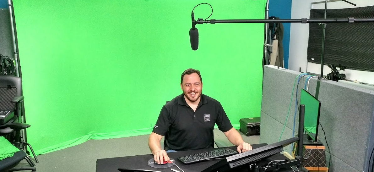 Miguel Pérez Colino recording training content